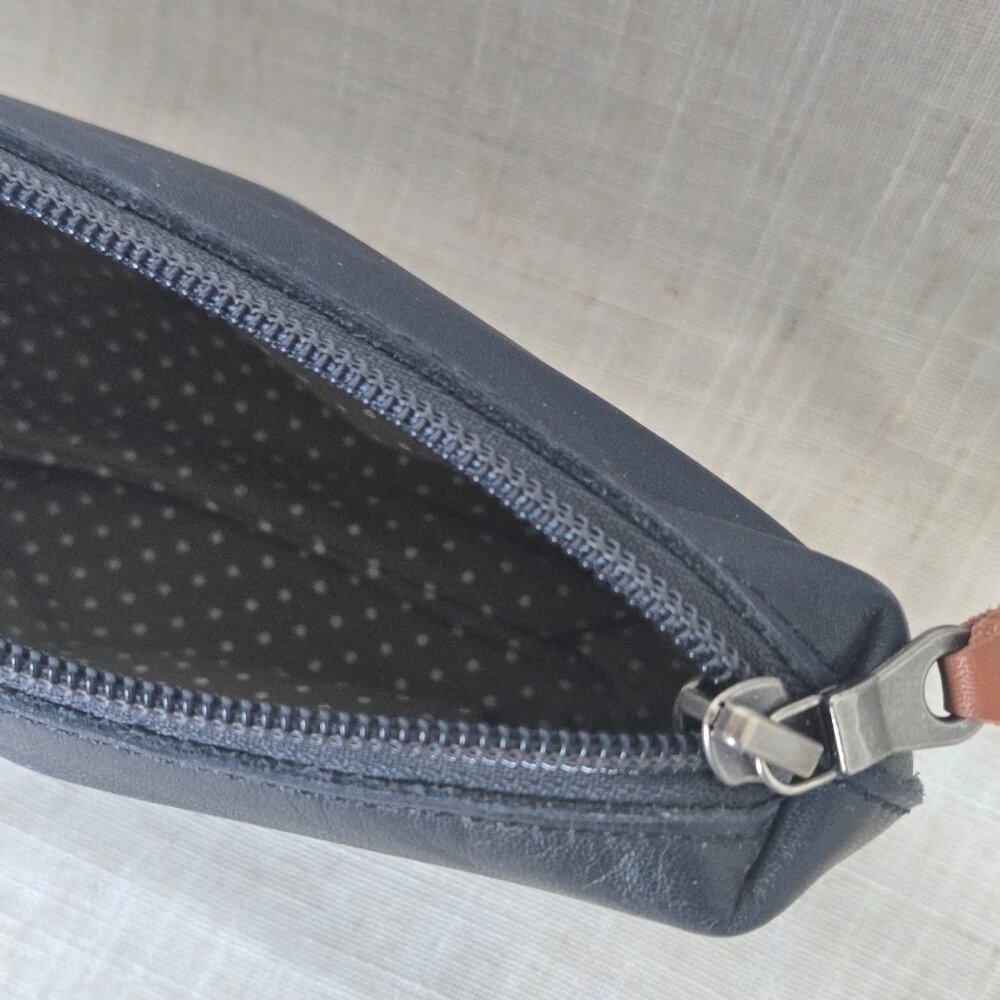 Duluth Trading Co. Black Leather & Brown Trim Zipper Lined Tote w Accessory Bag - Picture 9 of 14